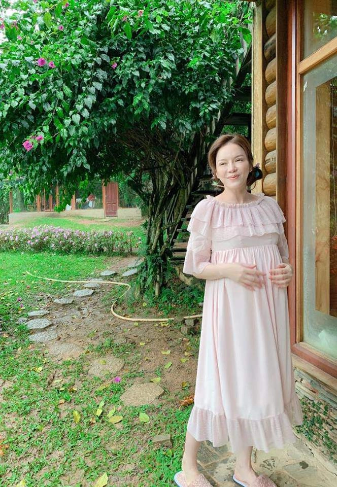 Cộng đồng mạng choáng váng vì lý nhã kỳ diện đầm bầu khoe bụng vượt mặt ngày 2010 - 1