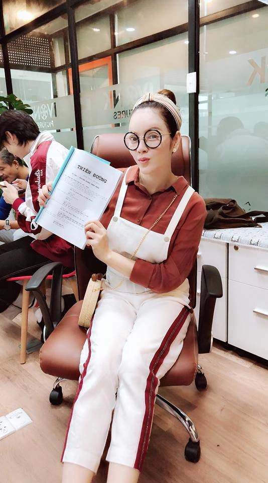 Cộng đồng mạng choáng váng vì lý nhã kỳ diện đầm bầu khoe bụng vượt mặt ngày 2010 - 5