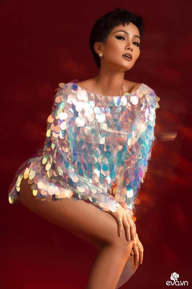 Cuộc chiến váy áo showbiz thêm căng thẳng khi hhen niê liên tục đụng độ với loạt mỹ nhân - 4
