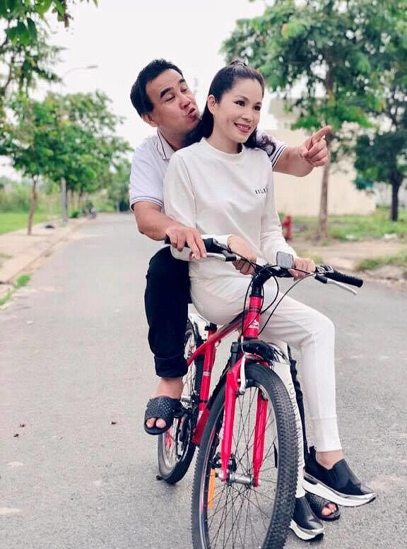 Cười chê vì trang phục lố lăng nhưng đến khi biết lý do mọi người càng yêu mến quyền linh - 11