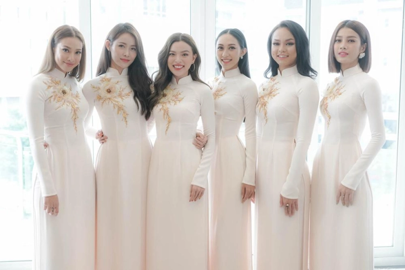 Đám hỏi lan khuê dàn phù dâu toàn chân dài đình đám mặc áo dài trắng tuyệt xinh - 1