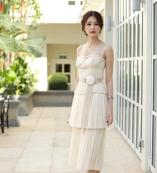 Dáng đẹp mặt xinh như hoa hậu mà vẫn bị chê tả tơi vì váy vóc phản bội - 13