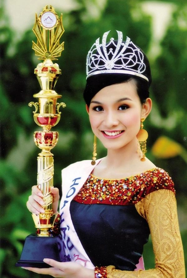 Đăng quang hoa hậu đã 10 năm thùy lâm vẫn trẻ đẹp như lần đầu đội vương miện - 1