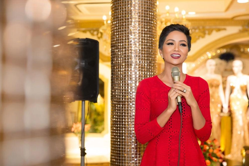 Đầu năm 2019 hhen niê tri ân mẹ linh san và những người thợ về chiếc váy lịch sử - 6