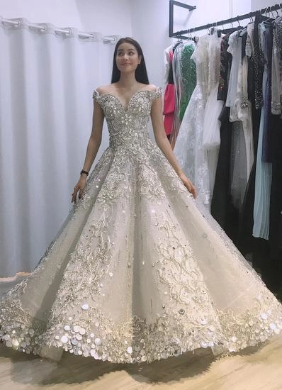 Đến thời khắc cuối cùng của hh quốc dân phạm hương vẫn đẹp từ thảm đỏ lên sân khấu - 6