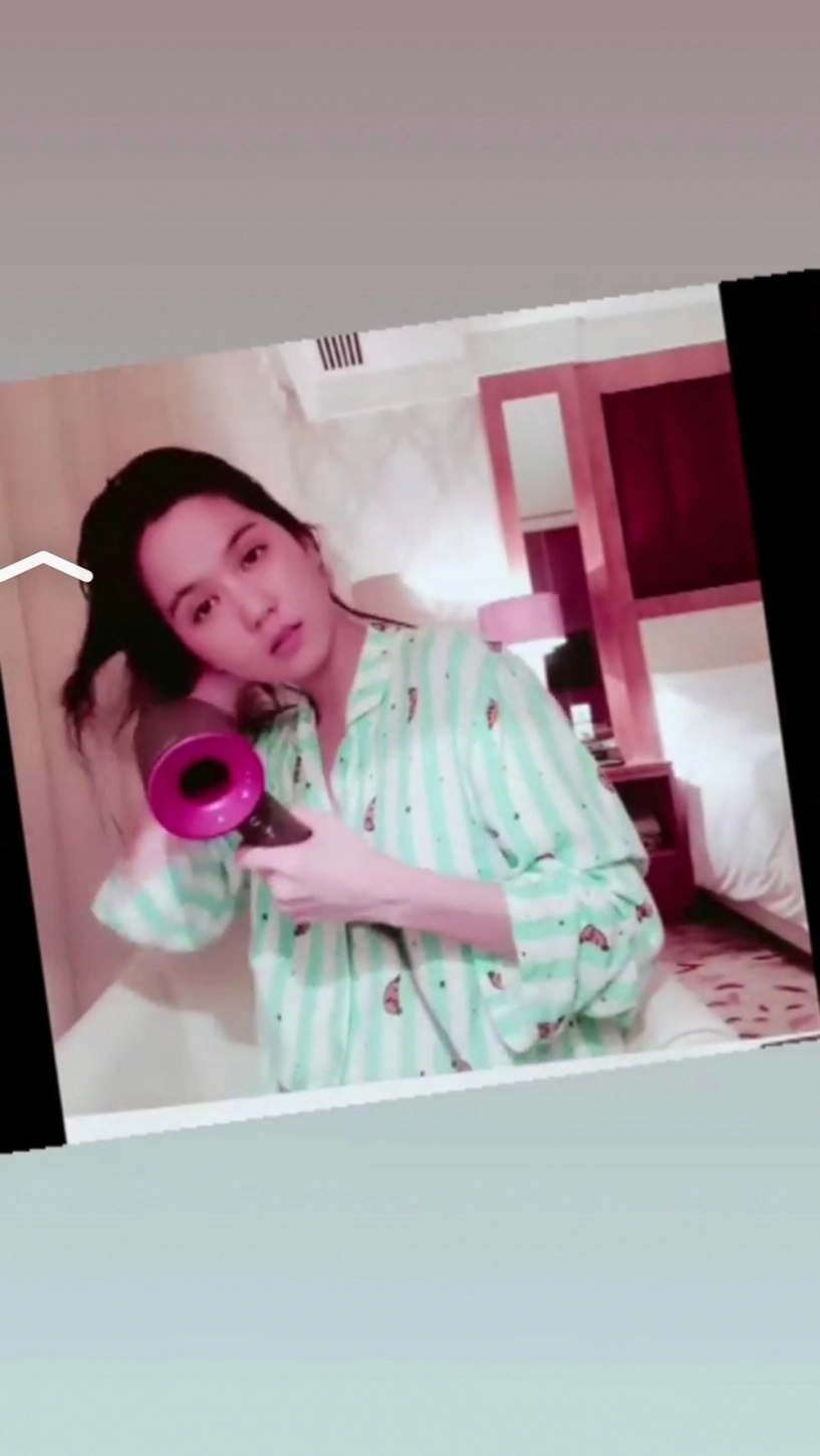 Diện đồ pijama đi ngủ nhưng lại xách túi tiền tỷ chỉ có thể là ngọc trinh - 3