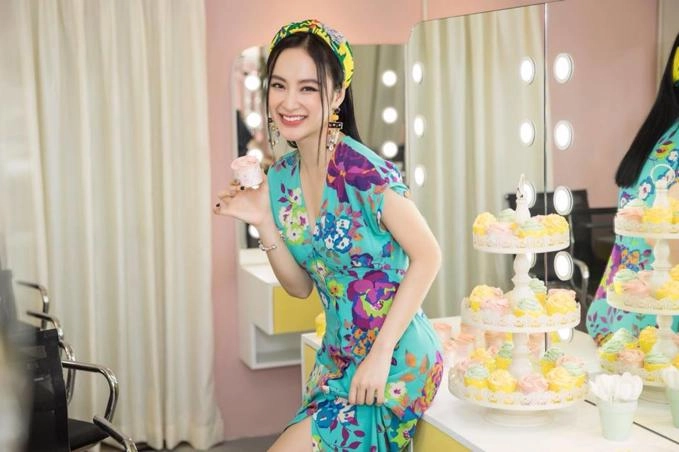 Diện váy hoa nhưng tham chi tiết angela phương trinh còn già hơn cả mẹ - 13