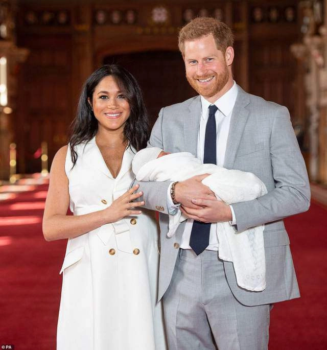 Điều lo sợ của meghan đã tới vòng 2 lồ lộ sau sinh nhưng lại được khen hết lời vì - 4