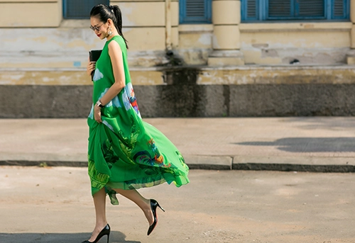 Fashionista sài gòn du xuân với váy áo họa tiết gà trống - 8