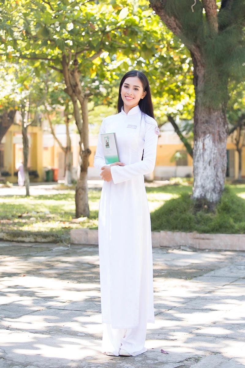 Giày thể thao phối áo dài câu người đẹp mặc không giống ai cũng vẫn đẹp chính là tiểu vy - 2