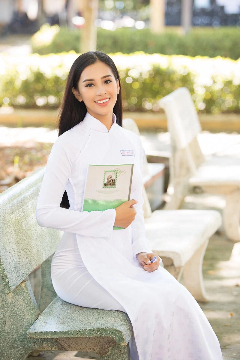 Giày thể thao phối áo dài câu người đẹp mặc không giống ai cũng vẫn đẹp chính là tiểu vy - 3
