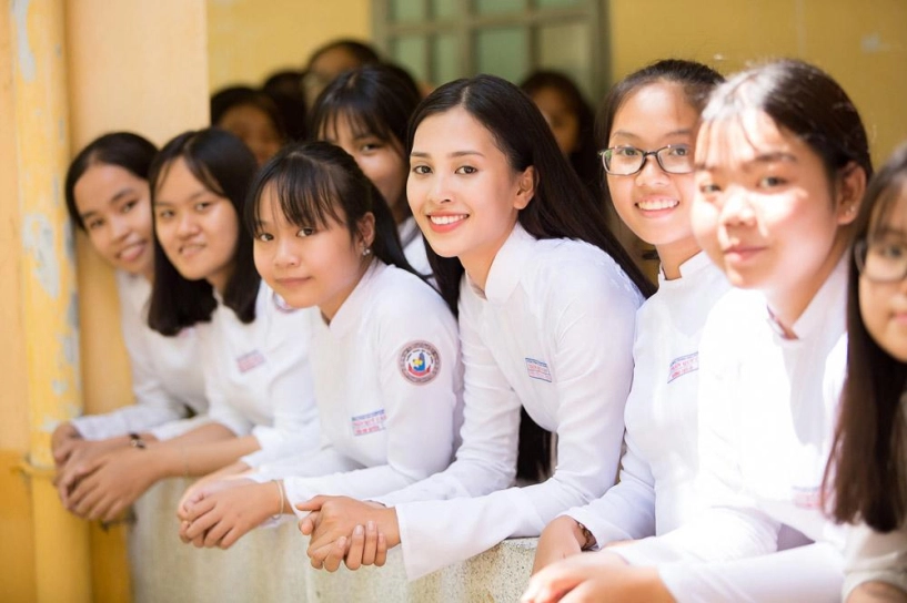 Giày thể thao phối áo dài câu người đẹp mặc không giống ai cũng vẫn đẹp chính là tiểu vy - 6