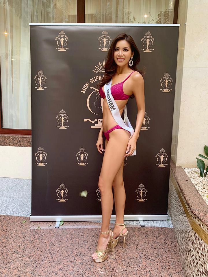 Giống từ cách tạo dáng đến màu bikini minh tú và phạm hương ai gợi cảm hơn ai - 4