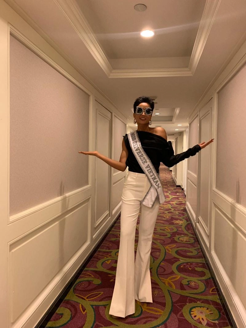 H hen niê ăn mặc đẹp chặt chém dàn thí sinh miss universe 2018 không thương tiếc - 1