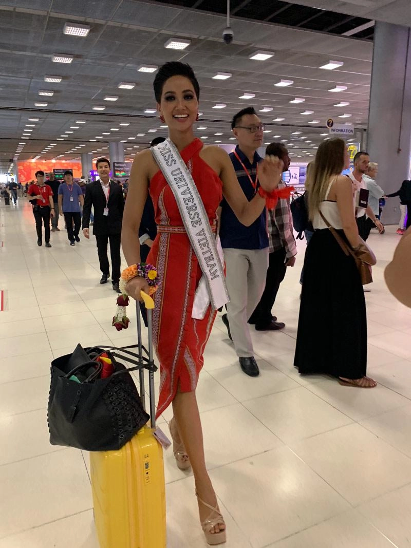 H hen niê ăn mặc đẹp chặt chém dàn thí sinh miss universe 2018 không thương tiếc - 9