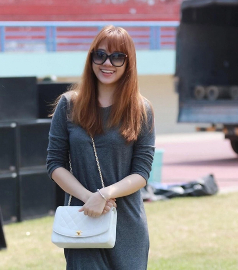 Hai thái cực khác hẳn của hari won mặc đồ hiệu bị chê sến mặc đơn giản lại được khen - 5
