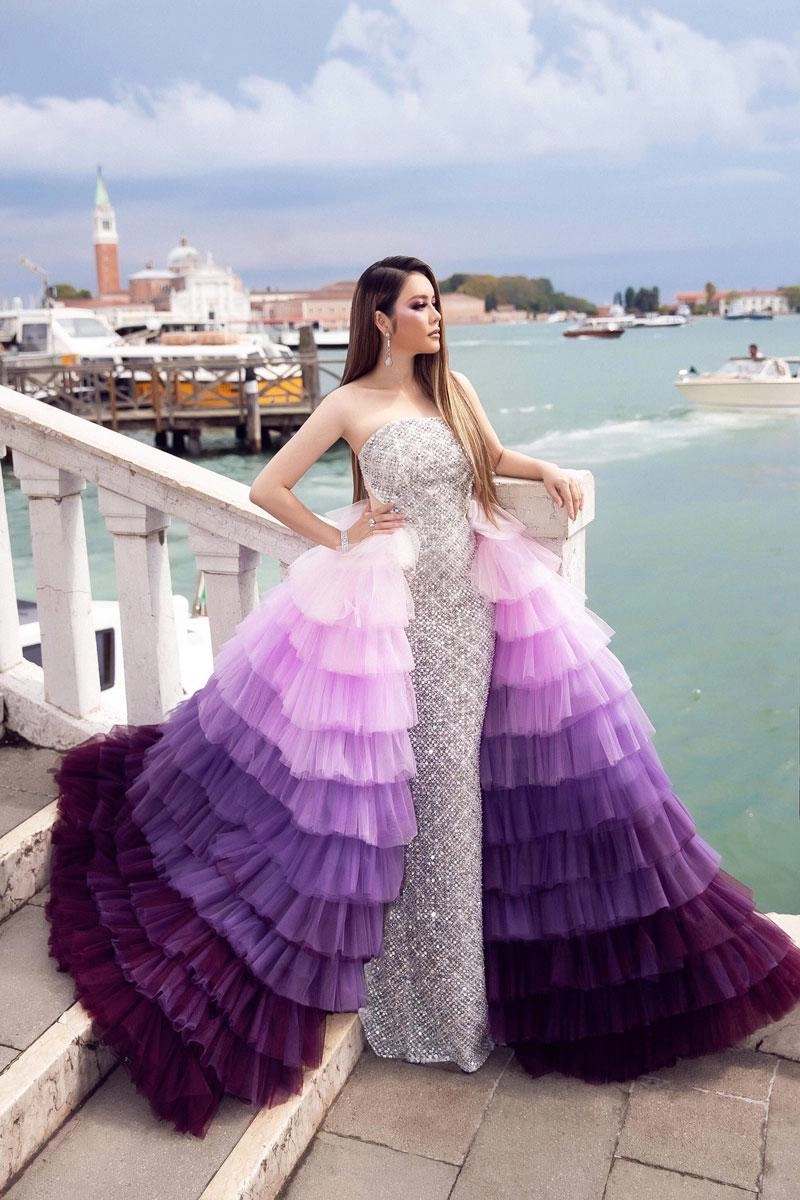 Hết cannes lý nhã kỳ lại càn quét thảm đỏ venice với váy tím mộng mơ và giày siêu cao - 6
