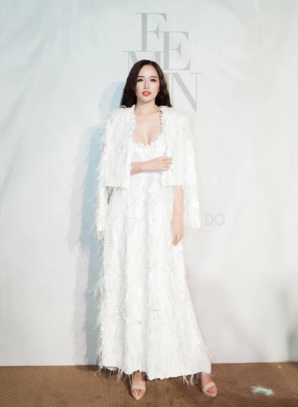Hh đại gia mai phương thuý và đỗ mỹ linh thắp sáng thảm đỏ thời trang với váy trắng - 2