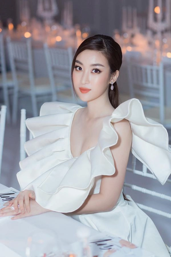 Hh đại gia mai phương thuý và đỗ mỹ linh thắp sáng thảm đỏ thời trang với váy trắng - 6