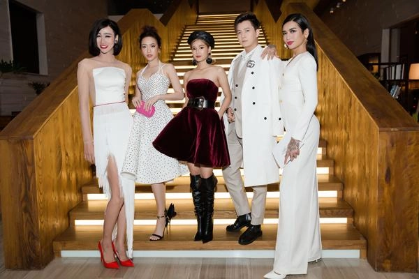 Hh đại gia mai phương thuý và đỗ mỹ linh thắp sáng thảm đỏ thời trang với váy trắng - 13