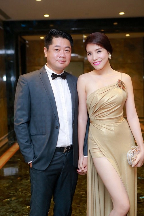 Hh hương giang mặc váy xẻ khoe chân dài bất tận - 8