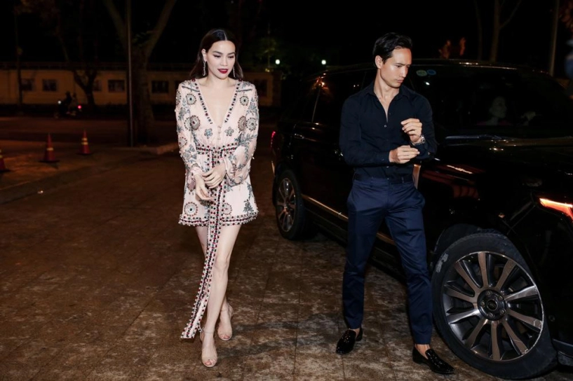 Hồ ngọc hà diện áo ngủ đính kết quyến rũ sánh đôi bên kim lý - 3