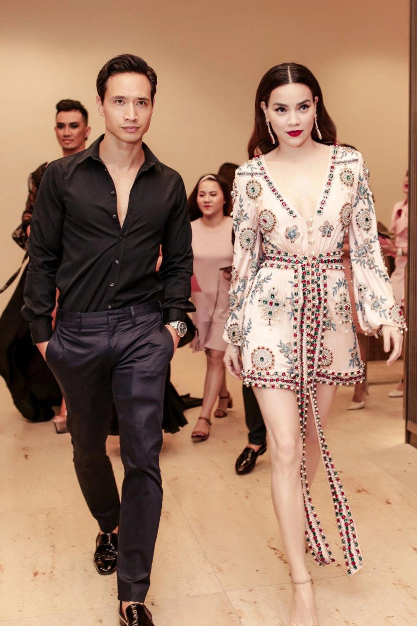 Hồ ngọc hà diện áo ngủ đính kết quyến rũ sánh đôi bên kim lý - 4