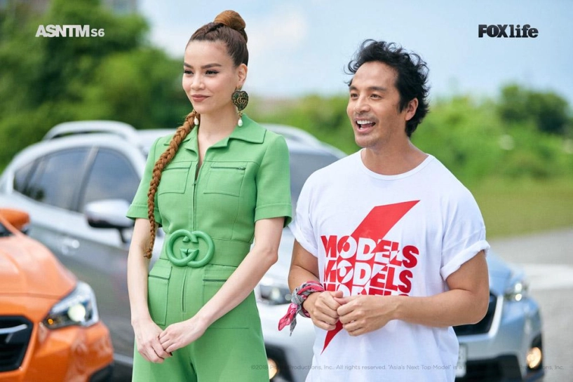 Hồ ngọc hà diện váy khoét ngực bắn tiếng anh như gió trên ghế giám khảo next top châu á - 7