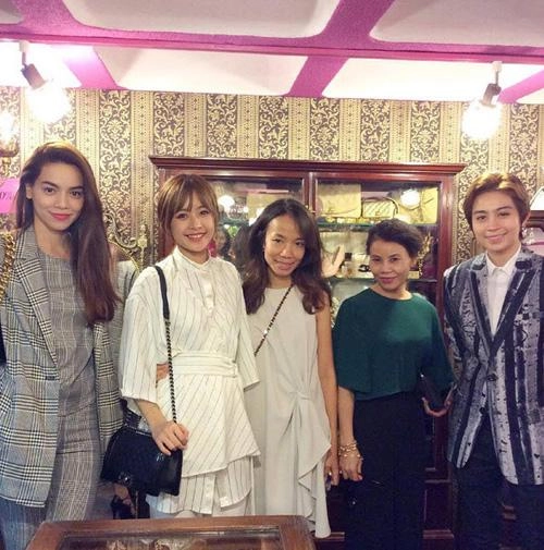 Hồ ngọc hà giàu vẫn dẫn mẹ đi mua hàng thùng bích phương cũng mê đồ chỉ vài chục nghìn - 1