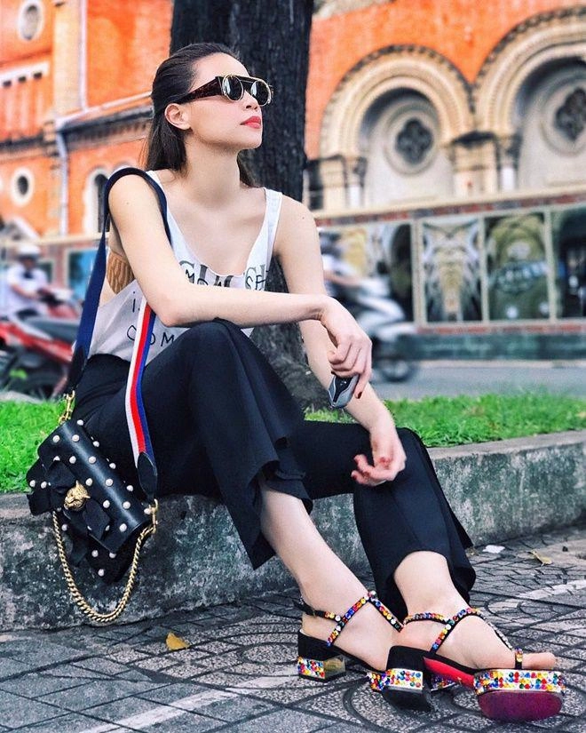 Hồ ngọc hà khoe tủ giày cao đến 7 tầng phân loại chuẩn như shop thời trang - 12