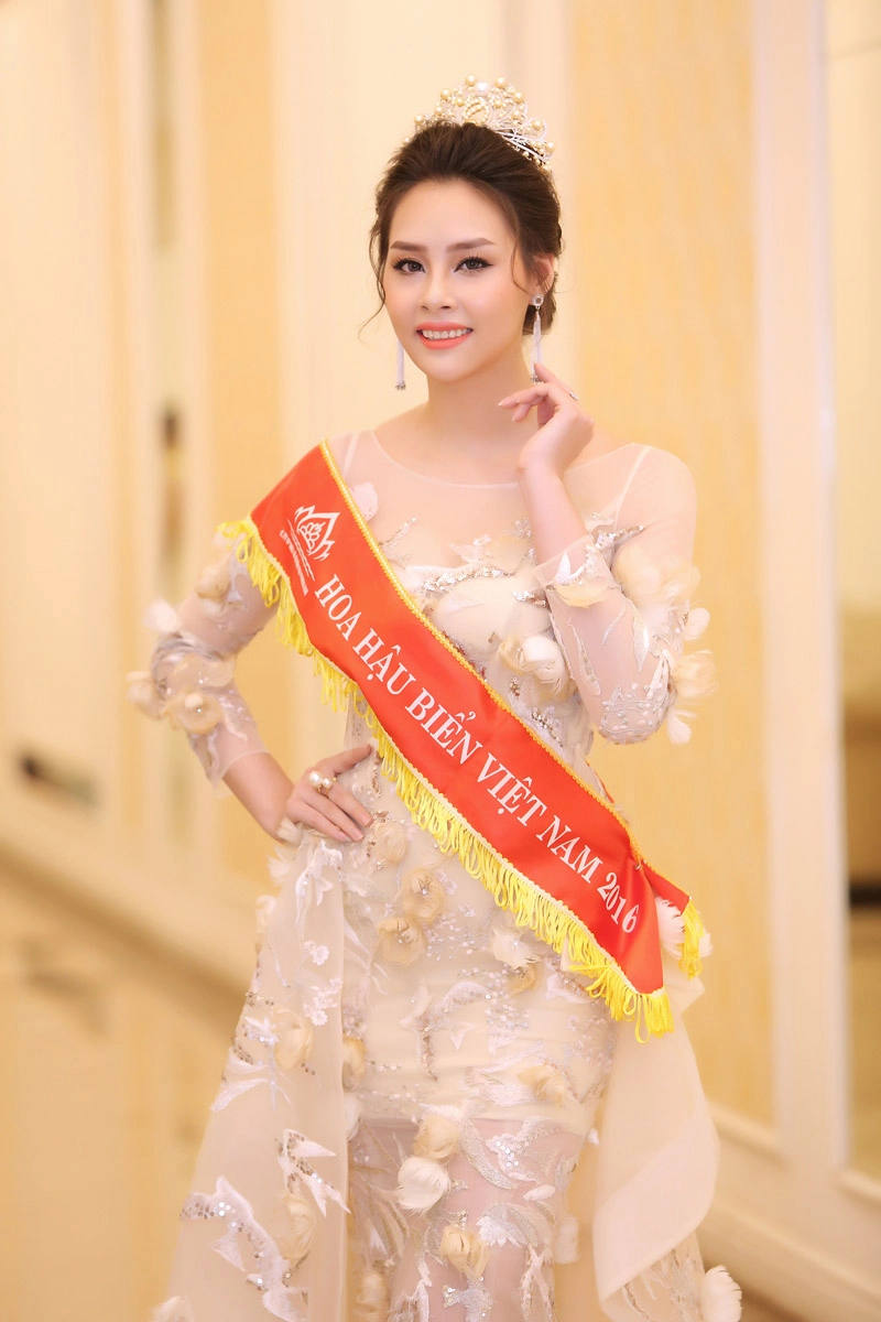 Hoa hậu biển thùy trang tiết lộ lý do im ắng sau 1 năm đăng quang - 2