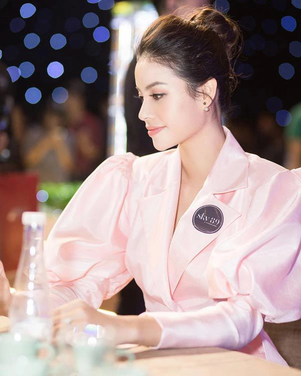 Hoa hậu cuồng màu hồng đâu chỉ có tiểu vy phạm hương cũng có cả núi đồ - 10