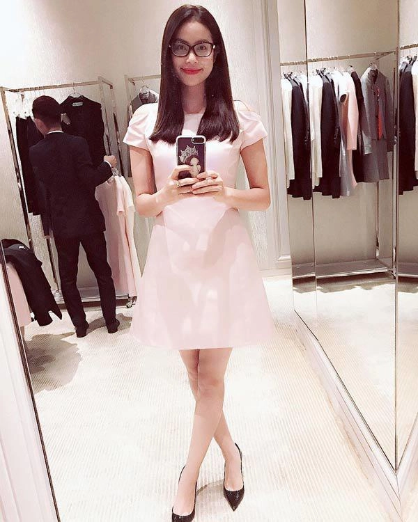 Hoa hậu cuồng màu hồng đâu chỉ có tiểu vy phạm hương cũng có cả núi đồ - 12