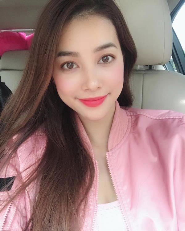 Hoa hậu cuồng màu hồng đâu chỉ có tiểu vy phạm hương cũng có cả núi đồ - 13