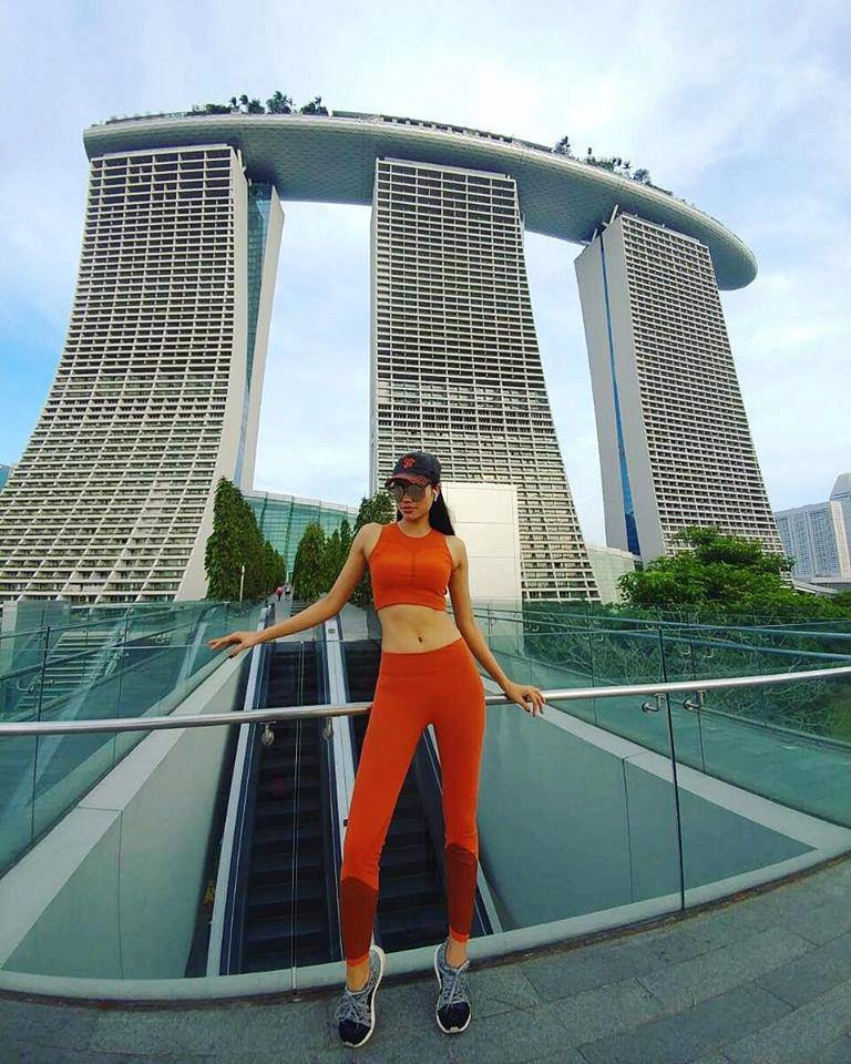 Hoa hậu phạm hương khoe eo thon chân dài thẳng tắp trước tin đồn mang bầu - 7