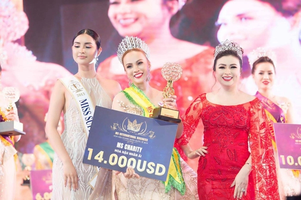 Hoa hậu siêu quốc gia mutya johanna datul trao giải hoa hậu nhân ái 2019 cho vicky nguyễn - 2