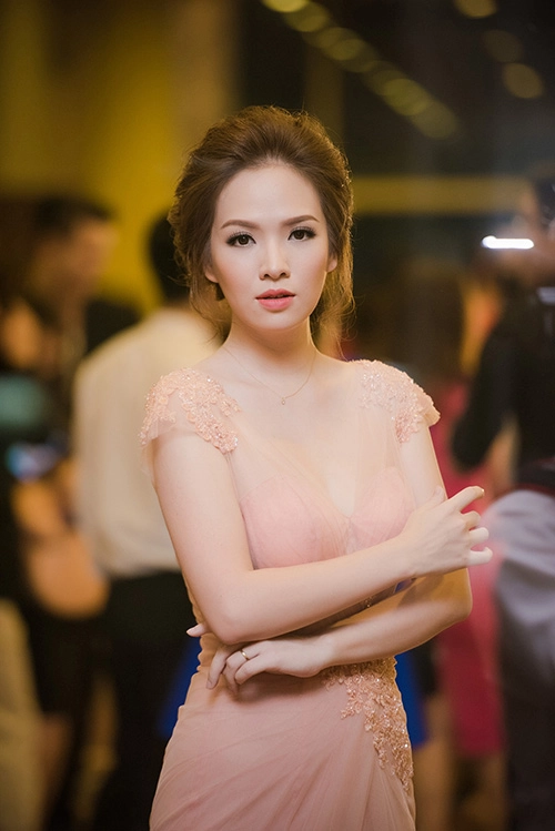 Hoa hậu thu thủy mất điểm vì váy xấu tại cánh diều vàng - 10