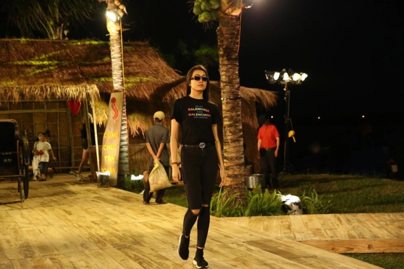 Hoàng thuy tranh thủ chạy show khi chung kết hoa hậu hoàn vũ đến gần - 4