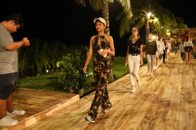 Hoàng thuy tranh thủ chạy show khi chung kết hoa hậu hoàn vũ đến gần - 5