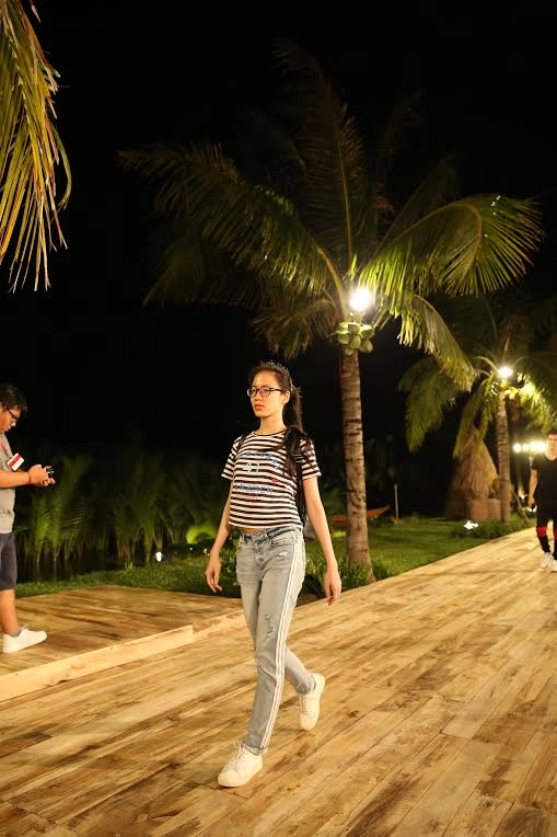 Hoàng thuy tranh thủ chạy show khi chung kết hoa hậu hoàn vũ đến gần - 6