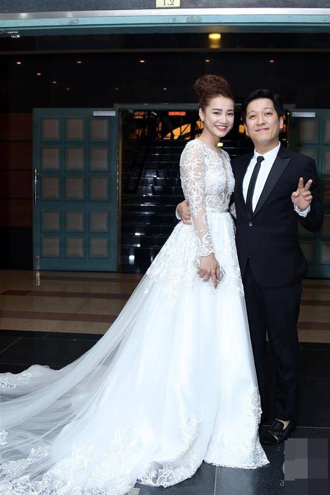 Hot nhã phương sẽ mặc váy cưới xẻ đùi che bụng khéo léo trong lễ cưới với trường giang - 1