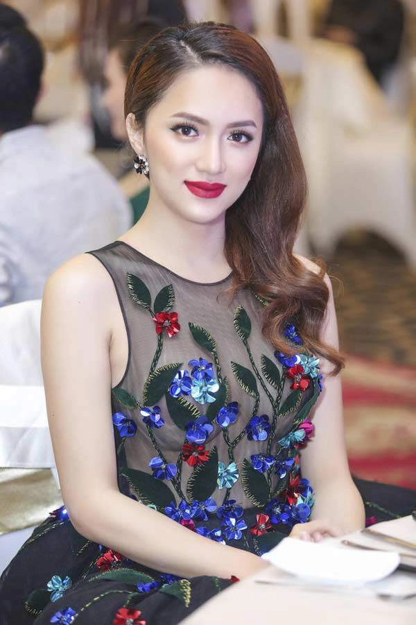 Hương giang hương tràm cũng khổ sở chật vật vì phải đi mượn váy áo để mặc - 4