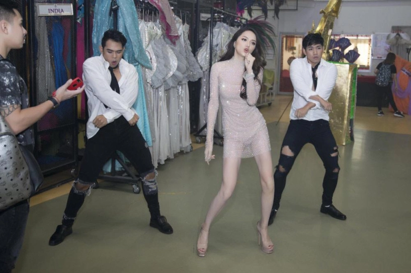 Hương giang idol đẹp lấn lướt dàn mỹ nhân khi đụng váy xuyên thấu - 3