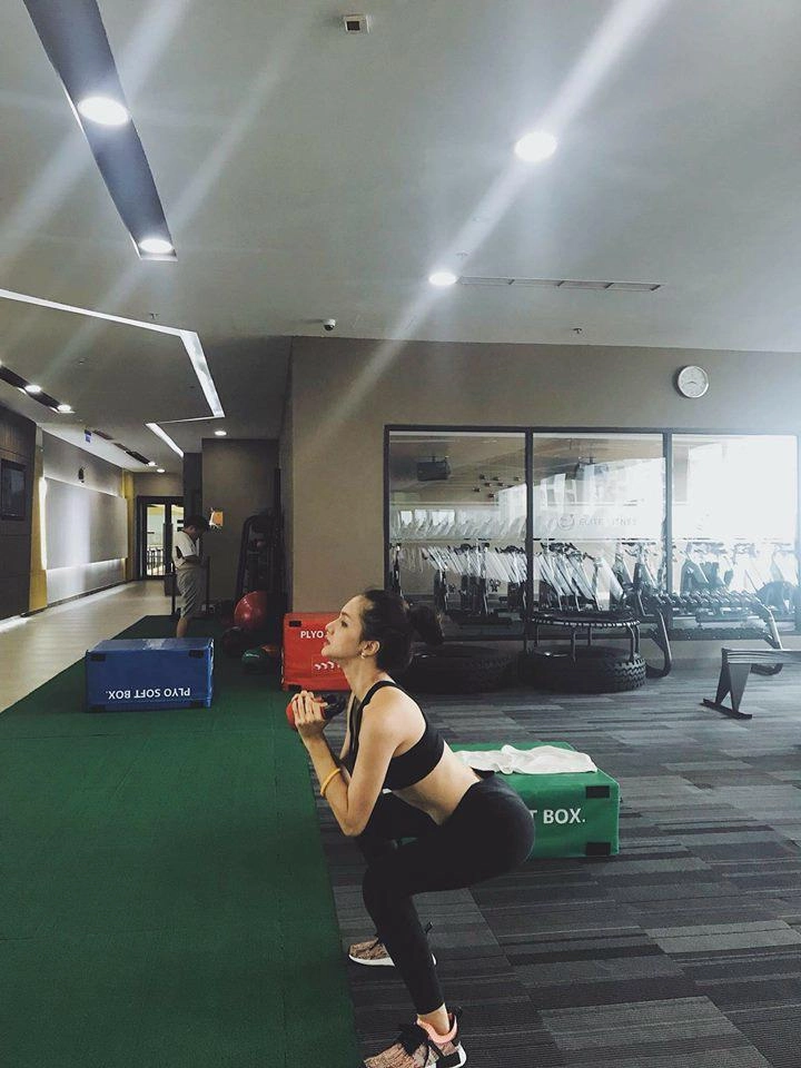 Hương giang tích cực tập luyện thể hình để sẵn sàng lên đường thi hoa hậu - 2