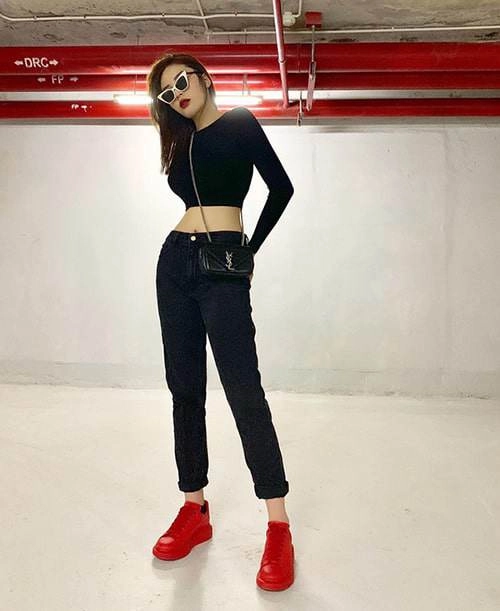 Khi các nàng hậu vbiz cùng diện croptop khoe eo ai sẽ thắng giải phối đồ sành điệu nhất - 1