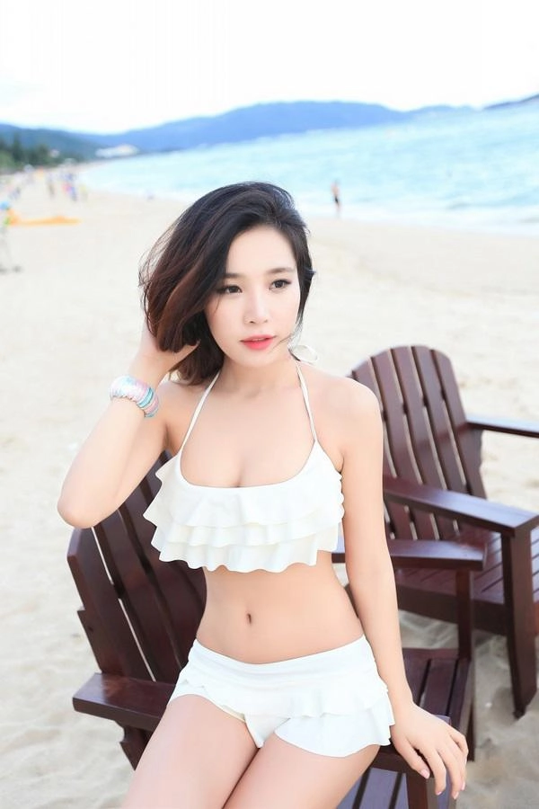 Khoe hình diện bikini cực mát mẻ phạm hương tiết lộ dự định tái xuất việt nam - 10