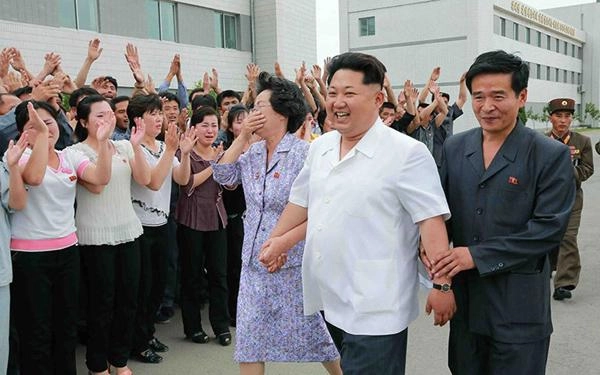 Không ai khác phu nhân ông kim jong-un mới là người dẫn đầu xu hướng thời trang tại triều tiên - 1