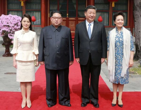 Không ai khác phu nhân ông kim jong-un mới là người dẫn đầu xu hướng thời trang tại triều tiên - 10