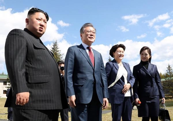 Không ai khác phu nhân ông kim jong-un mới là người dẫn đầu xu hướng thời trang tại triều tiên - 12