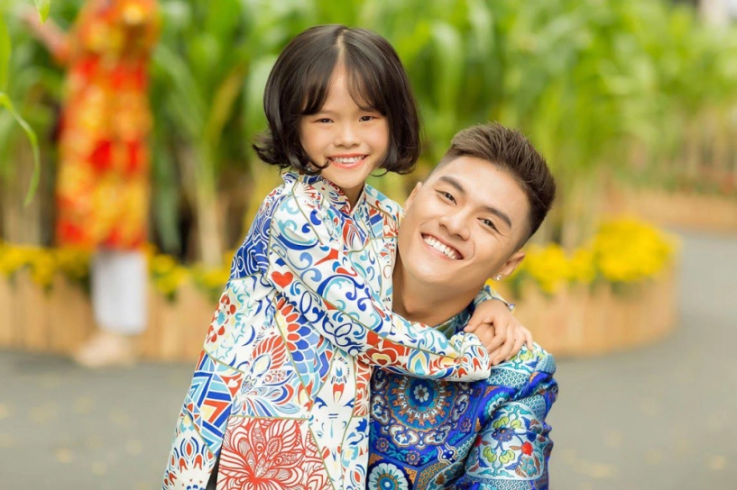 Không chỉ các người đẹp mà ngay cả mỹ nam vbiz cũng diện áo dài du xuân - 6